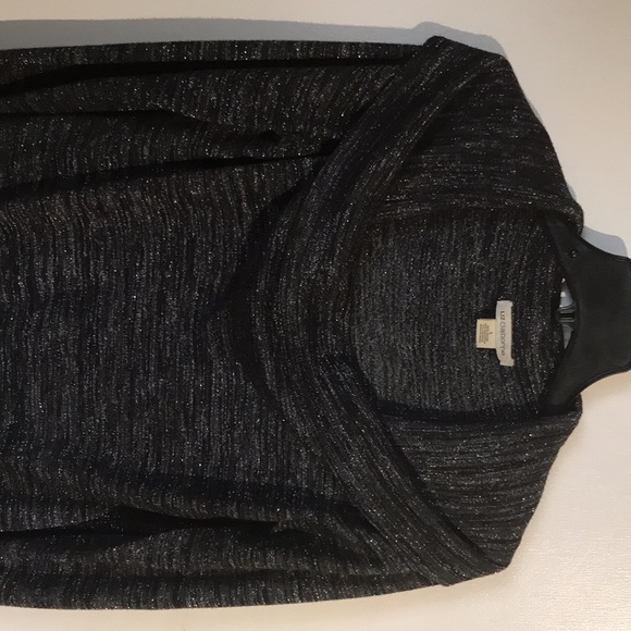 Liz ClaiborneWomen’s top Size Large  Long sleeve cowl neck color black/silver - Picture 8 of 9